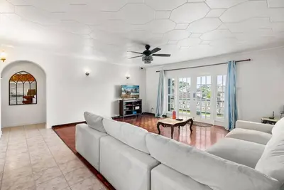 Image de Beautiful Oistins Home away from Home|Mins Drive from Beach