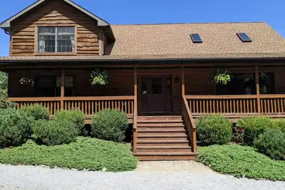 Image de Deer Run Lodge - hike the forest, swim in the pool, and relax!