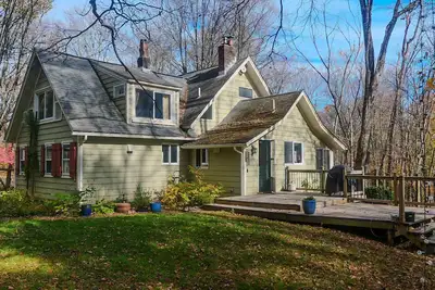 Image de Iconic Woodstock Home - Private, Walk to Town, Family & Pet friendly