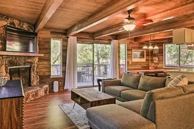 Image de Spacious Groveland Cabin w/ Wraparound Deck!