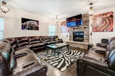 Image de Game Room + Gym: Downtown Dc Home!