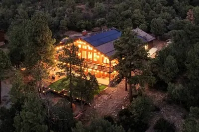 Image de Chalet in the Woods-Private Yard-2 Master Suites-Ev Charger-Pets