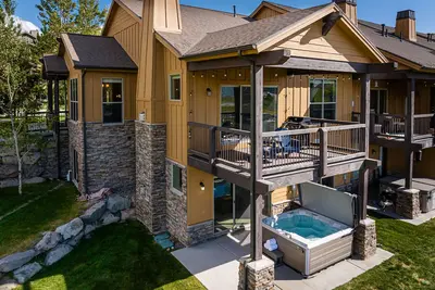 Image de End Unit with Private Hot Tub, Theater Room and Ski Resort Views