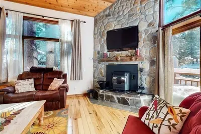 Image de Updated 2 Bedroom and Loft 2 Full Bathroom Woodlands #51Just Steps to Shuttle Close to Golf Course