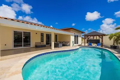 Newly Renovated 4br 4ba Private Pool @ Eagle Beach