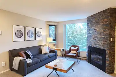 Image de 1br | Marquise | Dog Friendly | Close to Ski Hill | Pool | Sauna | Hot Tub | Fitness Suite | A/C