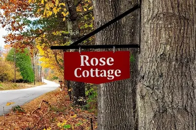 Image de Rustic Rose Cottage of Historic West Lebanon