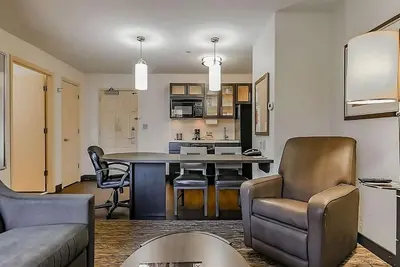 Image de Great Location! 4 Relaxing Units, Kitchen, Free Parking, Pets Allowed!