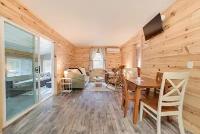 Image de Scenic 'Evan's Hideaway' Steps to Lake Huron!