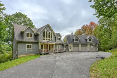 Image de Mountain-view home with hot tub, washer/dryer, central Ac, fireplace