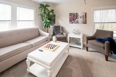 Image de The Bike Path House! Cozy 2 Br w/ Fireplace