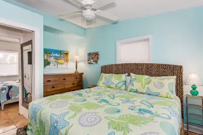 Image de *Reduced Rates* Sunshine and Sand | Your Comfortable Waterfront House | Sandy Yard |Family Friendly