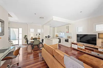 Image de Blissful Bulimba ~ 3Bed/2. 5Bath/1Car ~ Townhouse