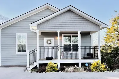 Image de Cozy Hideaway Available Jan-March. Whole House Available Year Round.