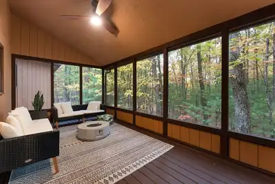 Image de Modern Poconos Game House, Hot Tub, Fire Pit