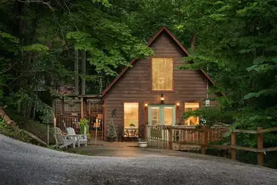 Image de Hot Tub & WiFi - Romantic Hideaway - Wooded Retreat near Red River Gorge, Kentucky!