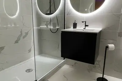 Image de Appartement romantique avec jacuzzi proche du centre de Dijon