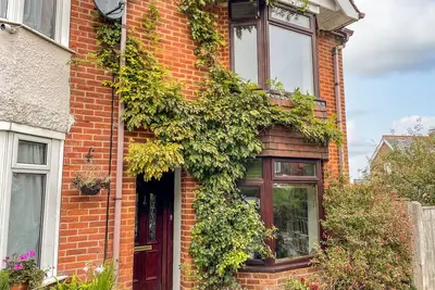 Bay View, country holiday cottage, with a garden in Swanage