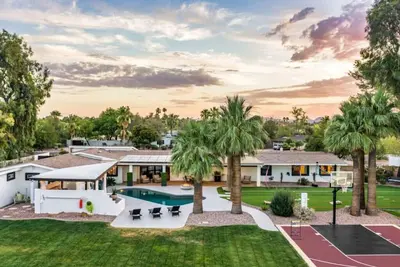 Image de Ultimate Golfer’s Oasis~Mini Putting Green, Pool