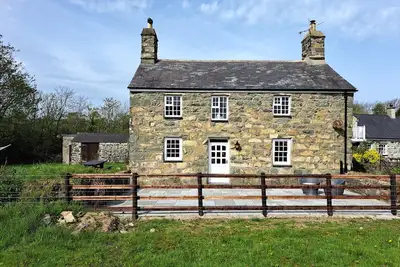 Image de Ty Bwlcyn, pet friendly, with open fire in Nefyn