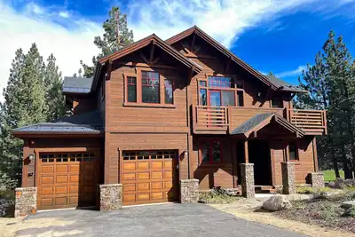Image de Luxurious Home on the Golf Course. Hot Tub, Gas Grill & Ping-Pong Table!