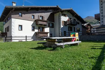 Image de Appartement de vacances \"Casa San Marco n 2\" avec vue sur les montagnes, jardin partagé et Wi-Fi.