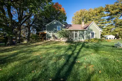Image de Large Farmhouse w\/Hot Tub - Close to it All