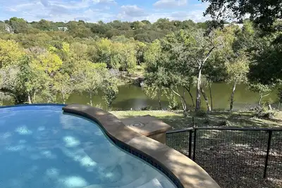 Image de San Gabriel River Retreat Waterfront Panoramic View, Private Pool, Pet Friendly!
