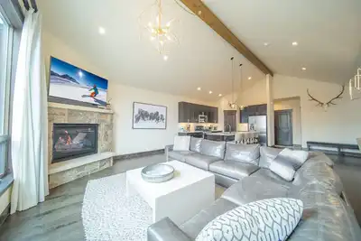 Image de Upscale Stay | Private Spa, Garage, Near River