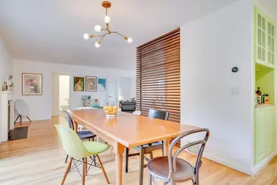 Image de Open Layout w/ Patio! Cozy 2br by the Uw Arboretum