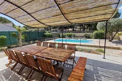 Image de Villa climatisée avec piscine privée dans quartier calme, à 1km de la plage ☀️