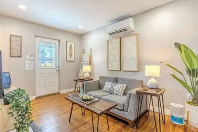 Image de Cozy, dog-friendly, downtown
