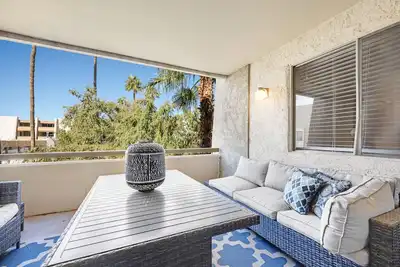 Image de Stylish Old Town Scottsdale condo with pool, spa, gym, & game room