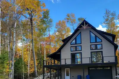 Image de On Mountain New Construction 4 bed 3 bath Chalet