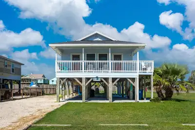 Image de Lunasea Haven | Bay Views from Front Porch!