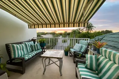 Walk to Jupiter Beach! 3 bdrm condo with private balcony.