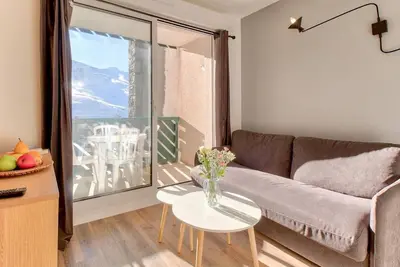 Image de 100m du centre station, terrasse, balcon, parking, télévision, casier à ski, 23m², Peyragudes