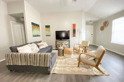 Image de Newly Furnished Family Home – Enjoy a Chore-Free Experience