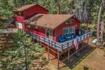 Image de Little Red Cabin in Arnold California