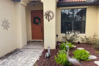 Image de Quiet neighborhood and heated pool. 4 bedroom, three bathroom home.