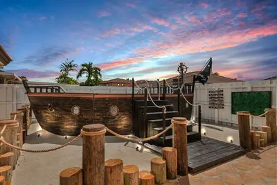 Luxury Pirate Theme Pool House/ 16 Guest