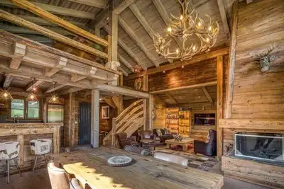 Image de Megeve Chalet traditionnel en bois au cœur des montagnes de Megève - 8 personnes