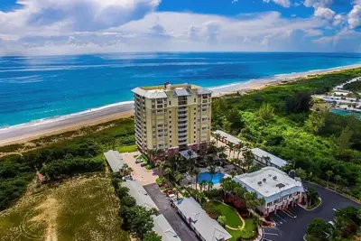 Image de Ocean Front and Beach Front Condo on North Hutchinson Island Florida