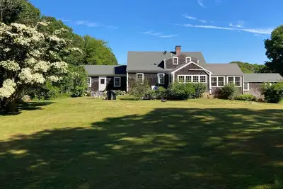 Spacious 5br/3ba, Private Beach, Pickleball Court, Steps to a Wildlife Sanctuary