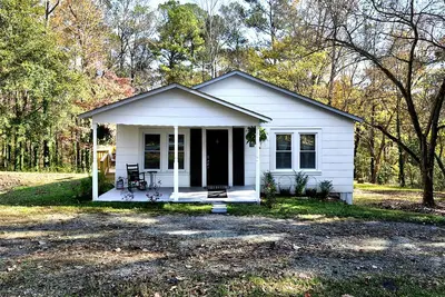 Image de Charming Country Cottage Retreat - Walking distance to Downtown