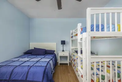 Image de Large Condo 5 Minutes from the Wildwood Beach & Boards