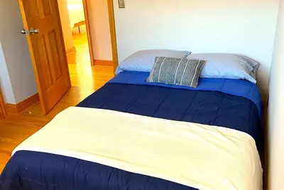 Image de Cozy 4-Bedroom Family Home - Short Walk to Michigan Stadium!