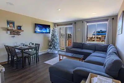 Image de Ml 230: Wonderful lift views await you in this renovated summer oasis!