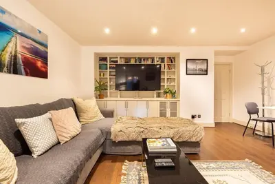 Image de Niru Gorgeous Duplex Home 4bd\/3ba