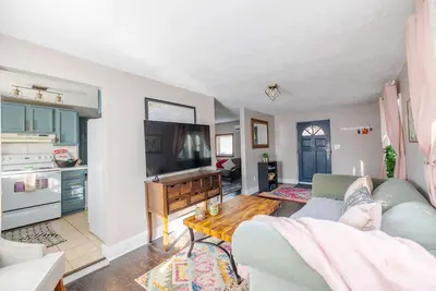 Image de Tranquility Suite with Porch! Pet- Friendly!